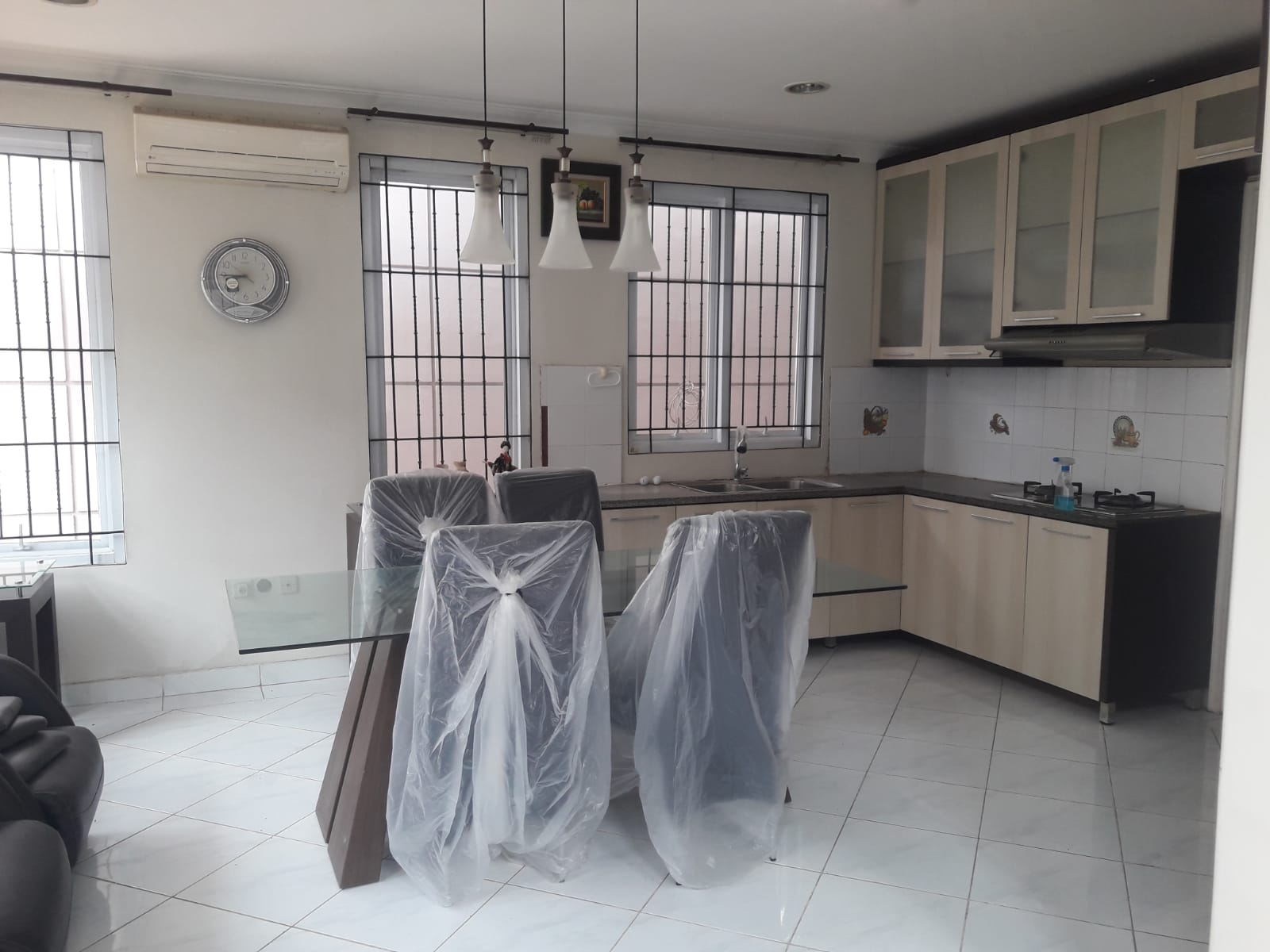 Rumah Disewakan Fully Furnished di Taman Menteng Lippo Cikarang